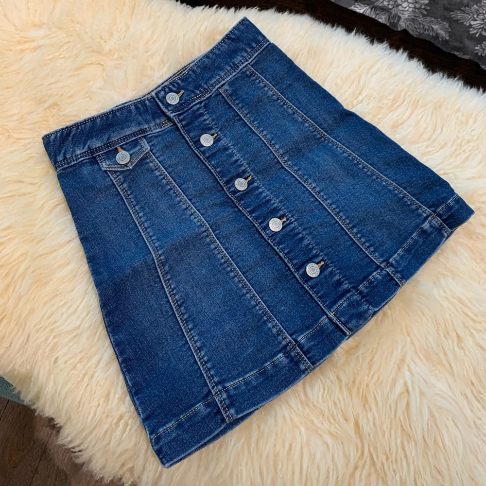 NWOT Gap1969 short dark blue denim skirt with front buttons